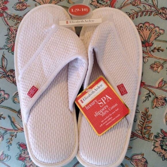 Vanity Fair and Elizabeth Arden Robe and Slippers Spa Bundle - Picture 9 of 11